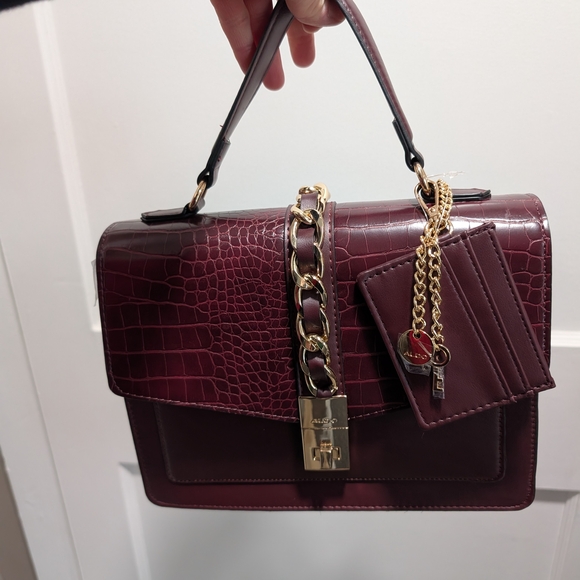 Elegant Burgundy Aldo Handbag with Gold Accents - Picture 3 of 5